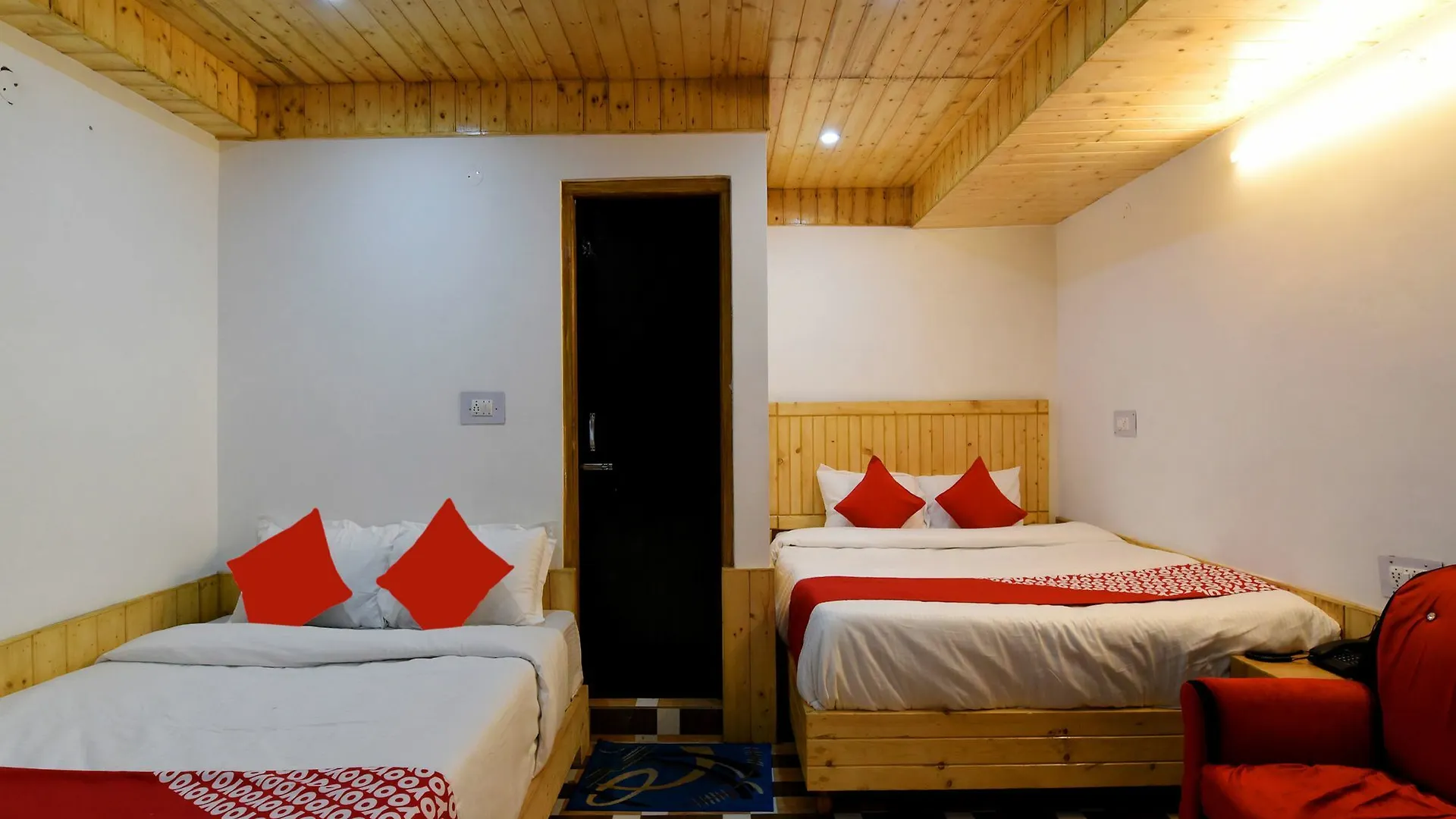 Oyo 14202 Rajinder Regency Hotel Shimla 3*,  India
